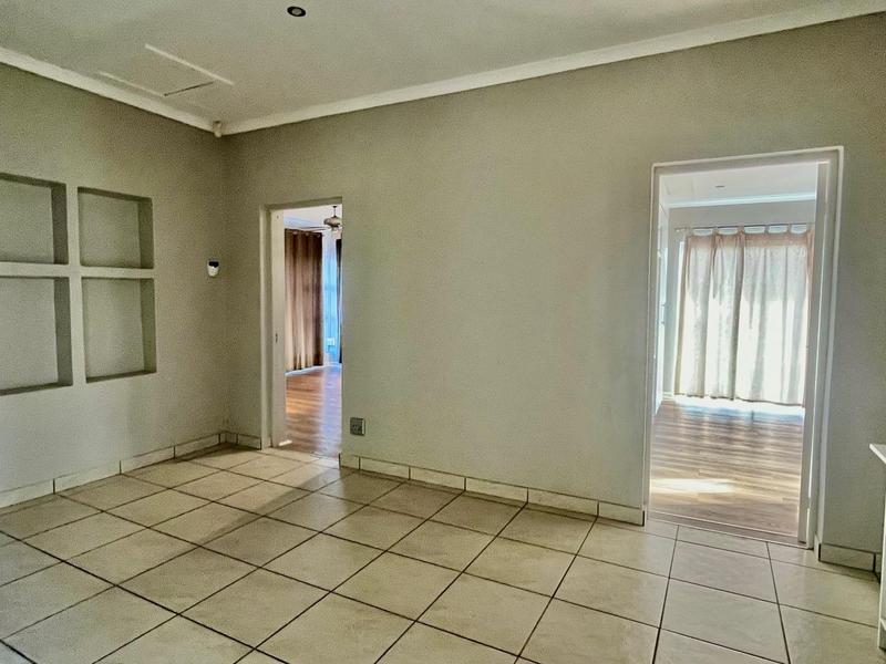 3 Bedroom Property for Sale in Fraaiuitsig Western Cape